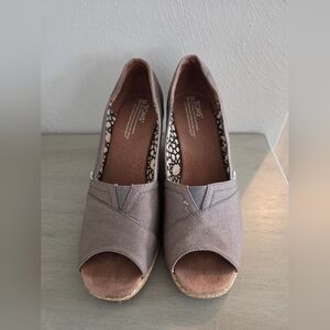 Toms Wedge Shoe